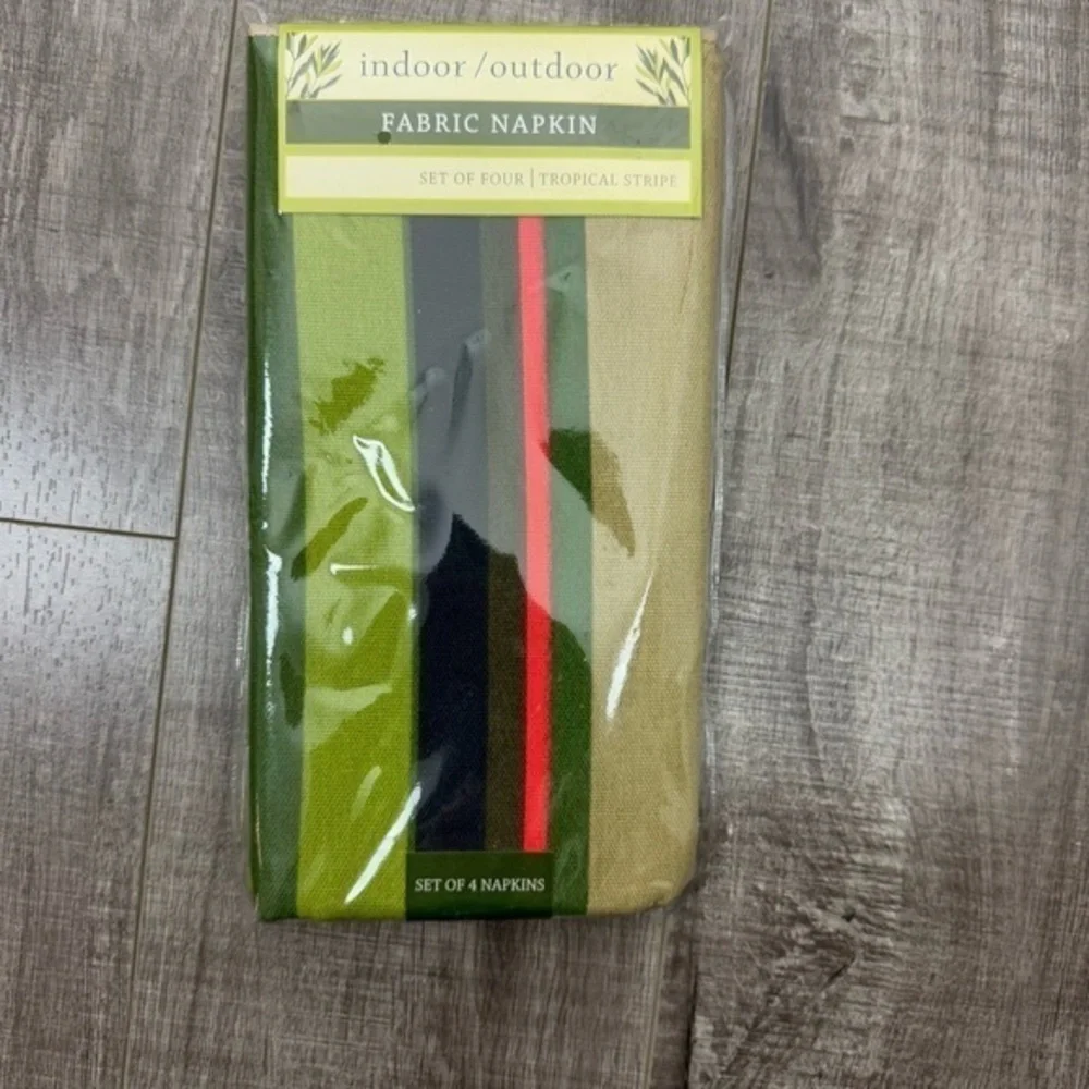Bed Bath & Beyond Tropical Stripe Fabric Napkins Set of Four NEW